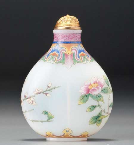 御製玻璃胎画珐琅山茶蜡梅鼻