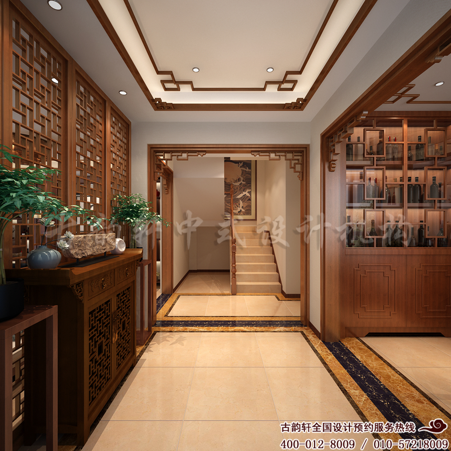 装修类型:家装 装修面积:室内+庭院 共600 设计风格:新中式 项目地点:天津蓟县 项目类型:别墅全案 主案设计:胡国威 设计团队:周洁,闫亚峰,杨帆 本案是位于天津蓟县盘谷艺城别墅,共三层。业主希望一二层装修简单大方,三层因卧室较多,所以要突出温馨二字。 门厅效果图 【客厅】客厅以简洁为主,凝练了许多中式元素于其中。如古典印花的电视背景墙,桌上的小摆件,与电视墙遥相呼应的壁挂等。王总喜欢比较温馨的环境,希望将客厅的波打线做得宽一些。设计师考虑到客厅面积较大,所以采